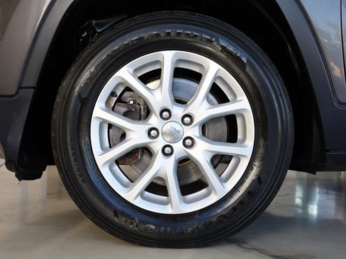 Used 2016 Jeep Cherokee Latitude w/ Safety/Convenience Group image 30