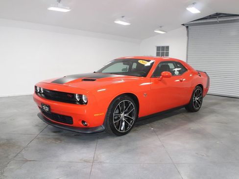 Used 2016 Dodge Challenger R/T Scat Pack w/ Leather Interior Group image 4