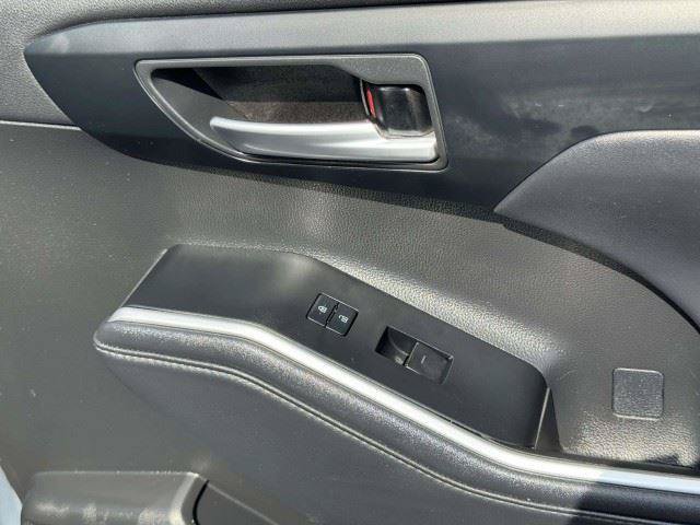 Used 2021 Toyota Highlander XLE AWD/4WD image 63