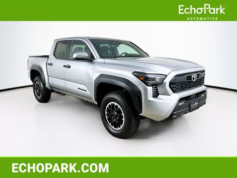 Used 2025 Toyota Tacoma TRD Off-Road image 1