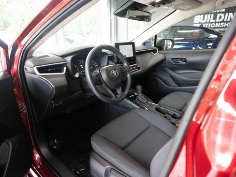 Used 2025 Toyota Corolla LE FWD image 8