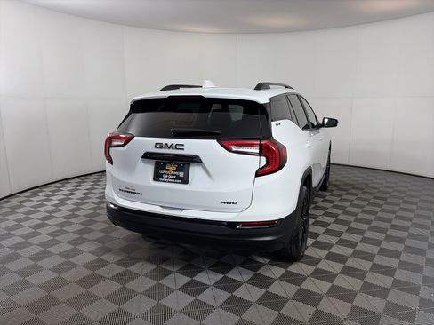 Used 2023 GMC Terrain SLE w/ Driver Convenience Package image 6