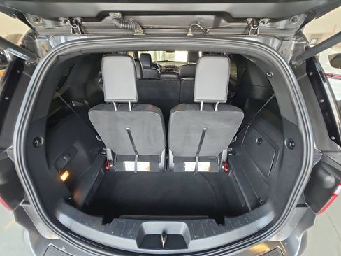 Used 2018 Ford Explorer XLT w/ Equipment Group 202A AWD/4WD image 23