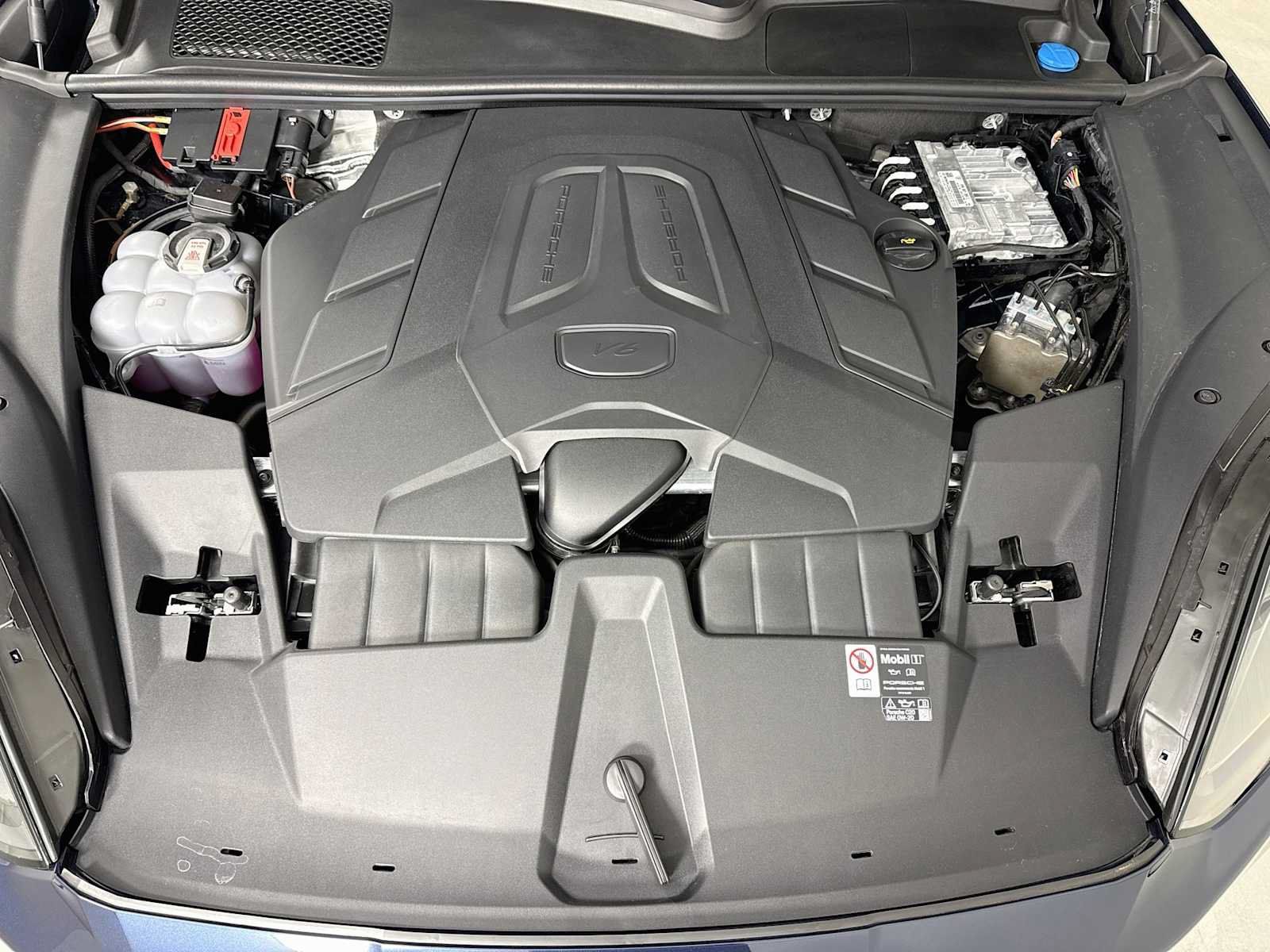 Certified 2026 Porsche Cayenne AWD/4WD image 31