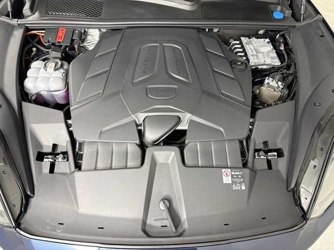 Certified 2026 Porsche Cayenne AWD/4WD image 31