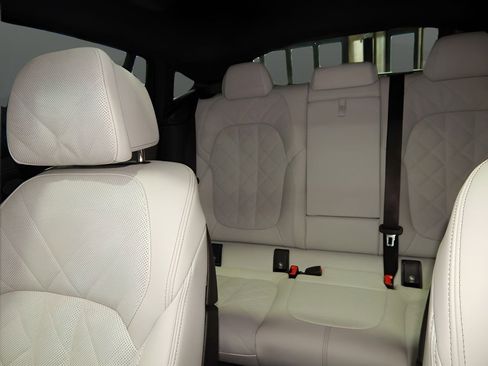 Used 2026 BMW X6 M60i image 28