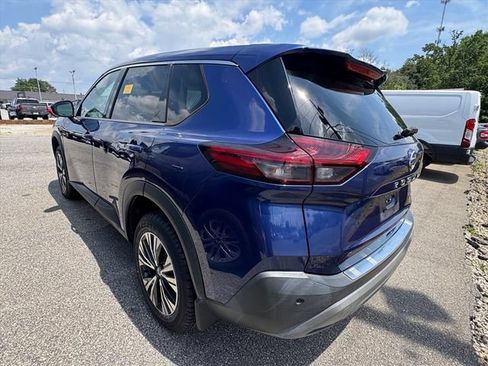 Used 2021 Nissan Rogue SV FWD image 2
