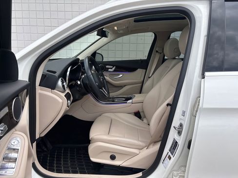 Used 2022 Mercedes-Benz GLC 300 image 4