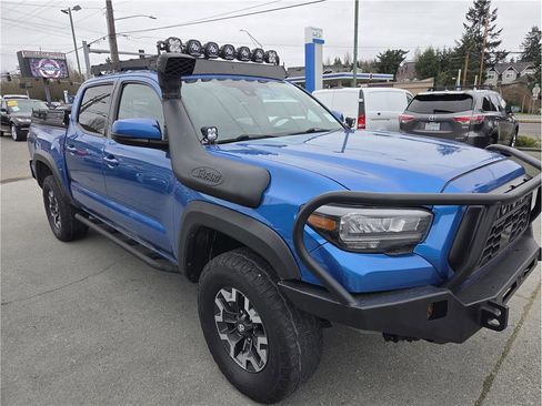 Used 2018 Toyota Tacoma TRD Off-Road w/ Technology Package image 2