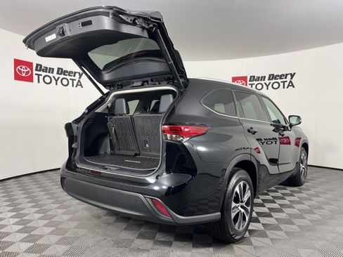 Certified 2023 Toyota Highlander XLE image 18