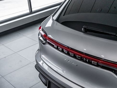 Certified 2025 Porsche Macan image 33