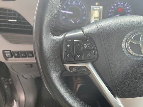 Used 2017 Toyota Sienna XLE image 14