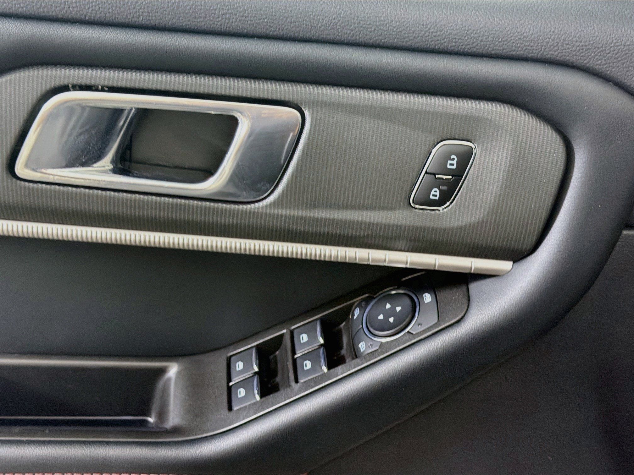 Used 2025 Ford Explorer ST-Line AWD/4WD image 15