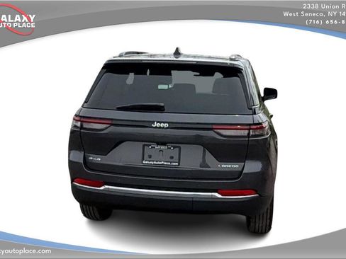 Used 2023 Jeep Grand Cherokee Laredo w/ Luxury Tech Group I AWD/4WD image 6