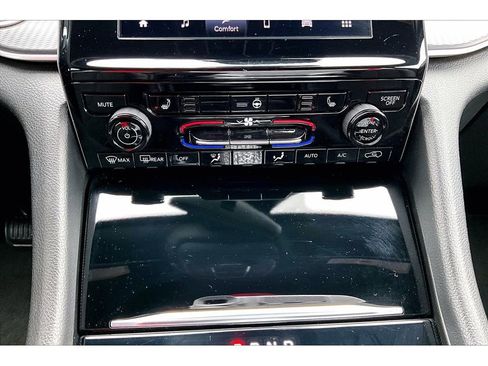 Certified 2024 Jeep Grand Cherokee L Laredo AWD/4WD image 30