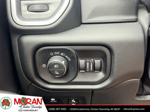 Used 2025 RAM 1500 Laramie AWD/4WD image 28