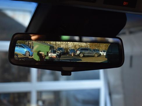 Used 2017 Cadillac Escalade Luxury image 24