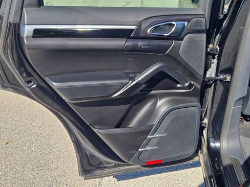 Used 2018 Porsche Cayenne image 35