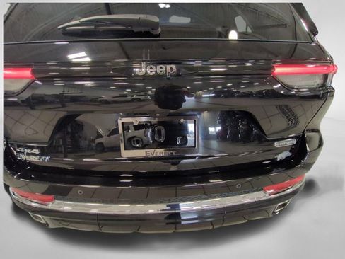 Used 2022 Jeep Grand Cherokee Overland w/ Luxury Tech Group IV image 33