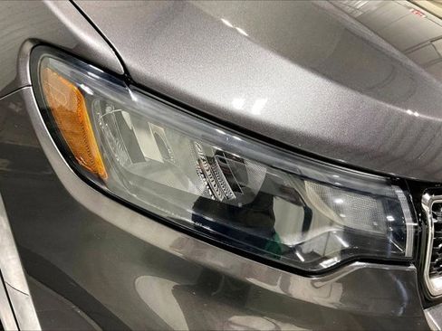 Used 2023 Jeep Compass Limited image 28