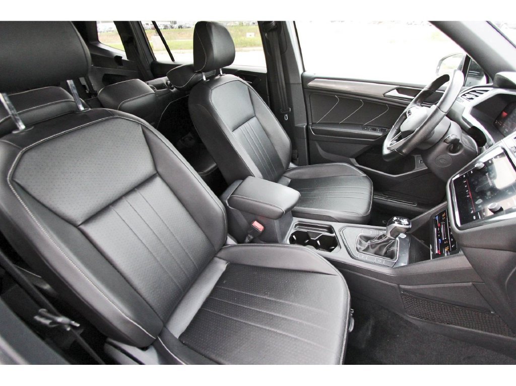 Used 2022 Volkswagen Tiguan SE R-Line FWD image 34