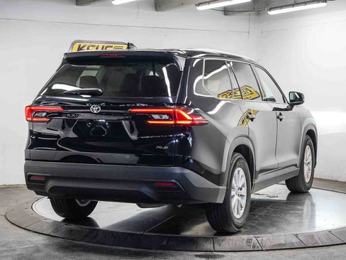 Used 2025 Toyota Grand Highlander FWD image 4