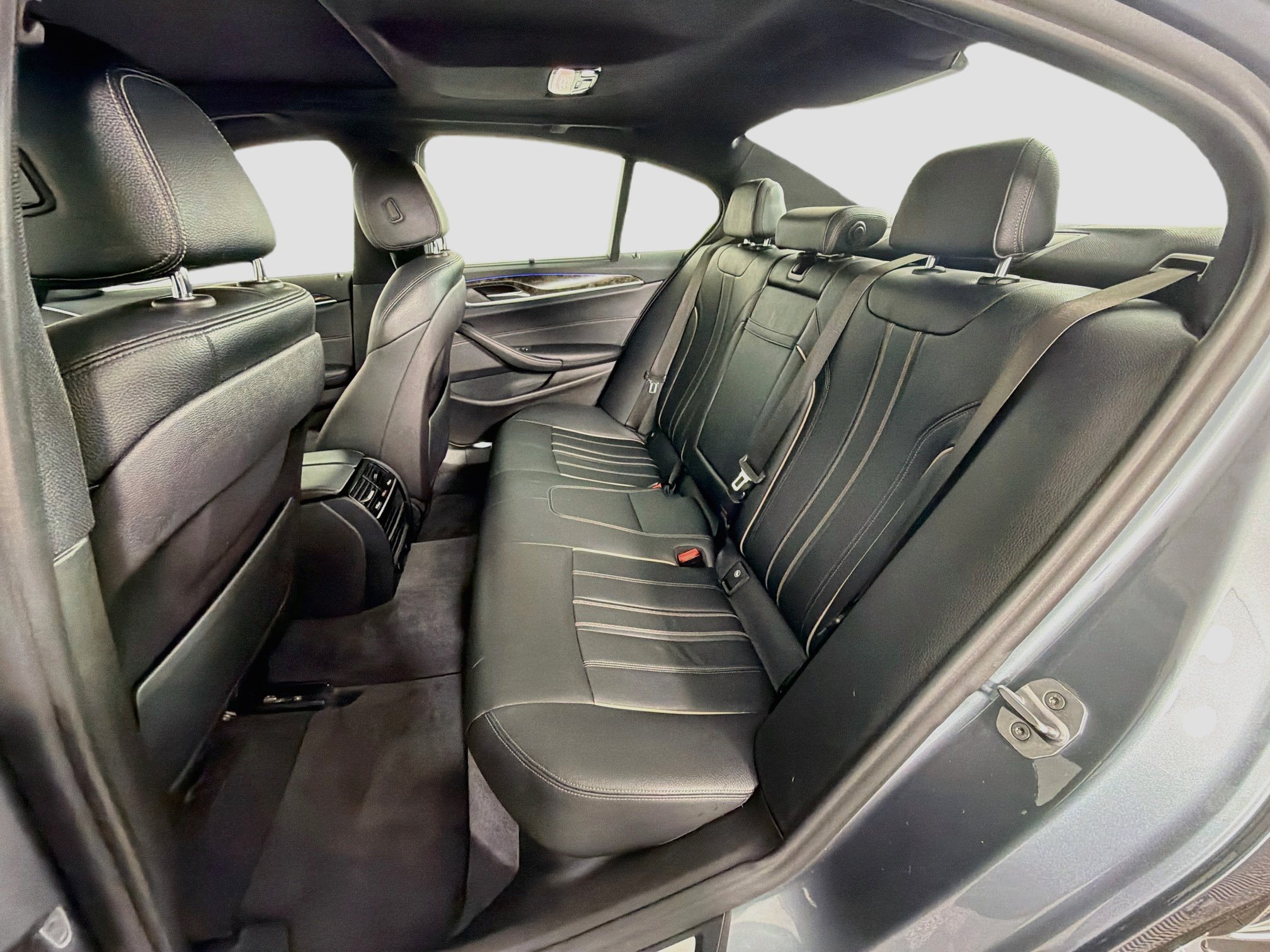 Used 2018 BMW 530e RWD image 29
