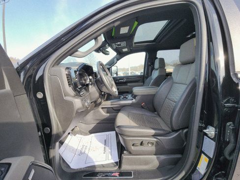 Used 2025 Chevrolet Silverado 2500 ZR2 w/ Technology Package image 34