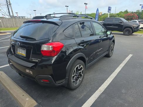 Used 2017 Subaru Crosstrek 2.0i Premium AWD/4WD image 3