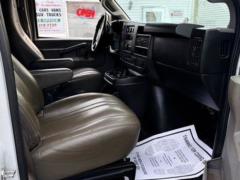 Used 2019 Chevrolet Express 3500 LS RWD image 28