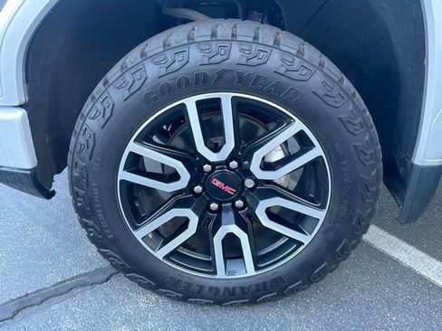 Used 2022 GMC Sierra 1500 AT4 w/ AT4 Premium Package AWD/4WD image 33