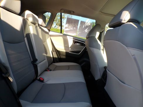 Used 2019 Toyota RAV4 XLE Premium w/ Cold Weather Package AWD/4WD image 17