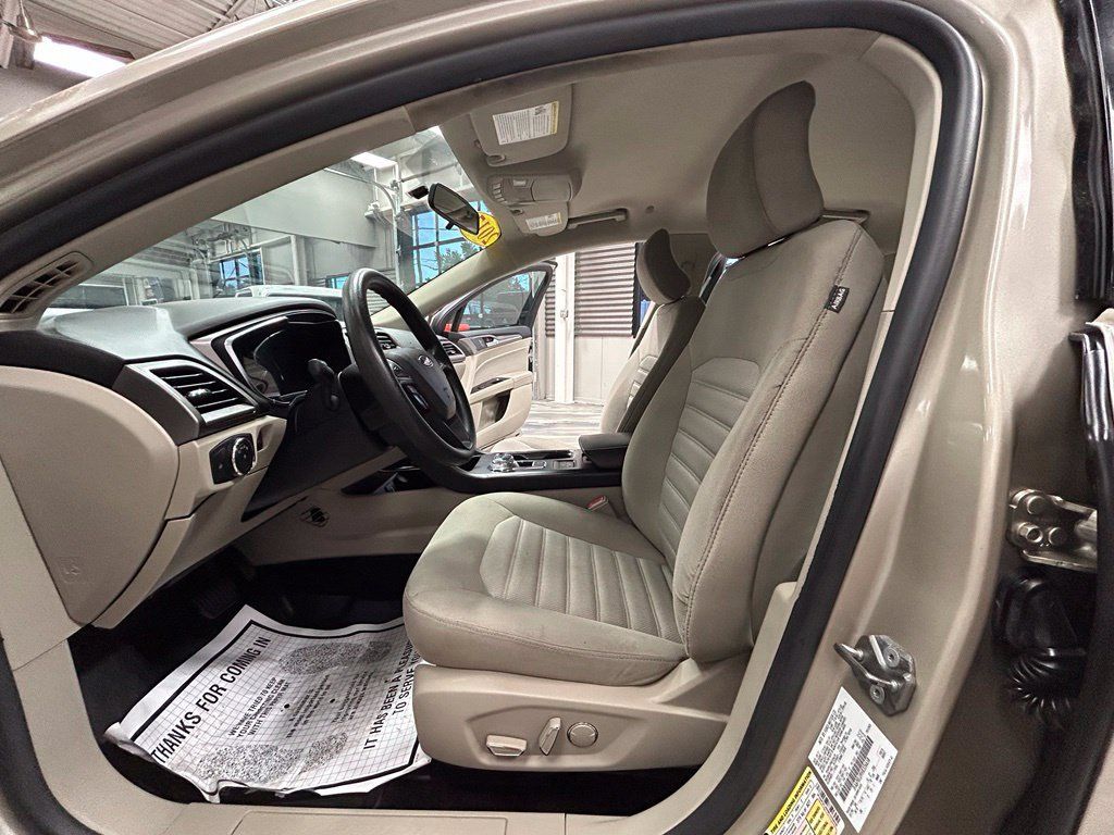 Used 2017 Ford Fusion SE FWD image 53