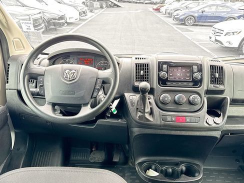 Used 2021 RAM ProMaster 2500 w/ Convenience Group FWD image 11