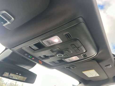 Used 2024 GMC Yukon Denali image 32