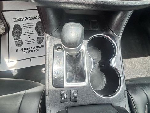 Used 2019 Toyota Highlander XLE FWD image 33