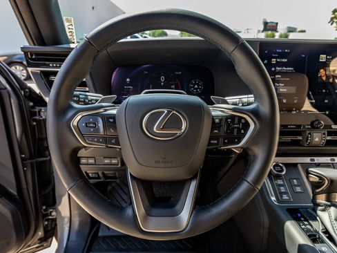 Used 2026 Lexus GX 550 AWD/4WD image 19