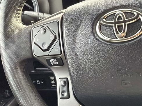 Used 2019 Toyota Tacoma TRD Off-Road image 10