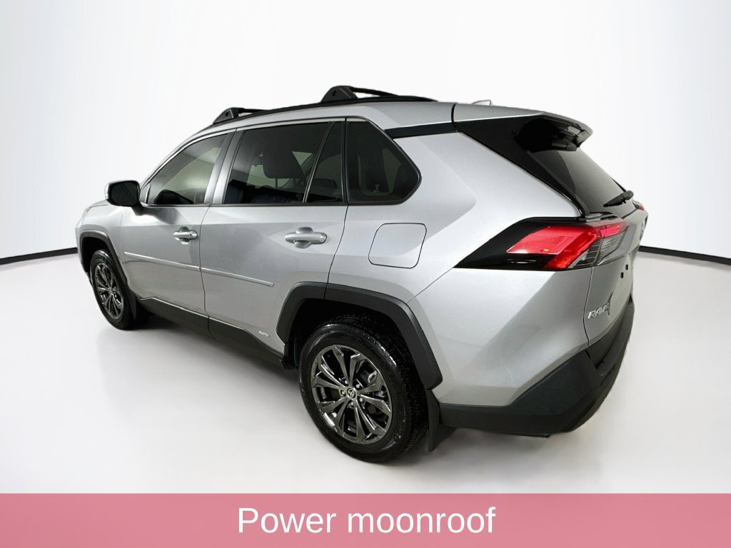 Used 2023 Toyota RAV4 XLE Premium AWD/4WD image 5