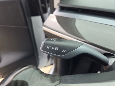 Used 2022 Tesla Model Y Performance image 23