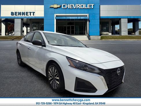 Used 2025 Nissan Altima 2.5 SV FWD image 1