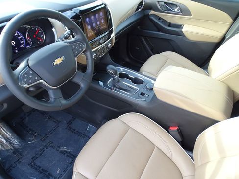 Used 2023 Chevrolet Traverse Premier image 7