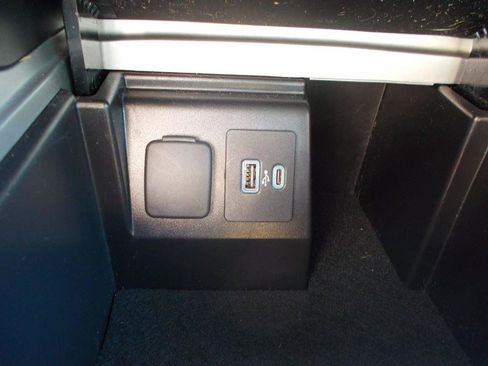 Used 2022 Ford Explorer Limited w/ Equipment Group 301A image 24