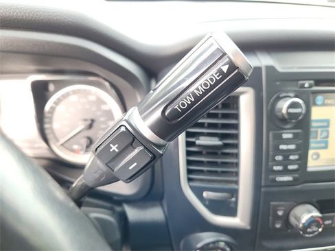 Used 2018 Nissan Titan SV w/ SV Convenience Package image 21