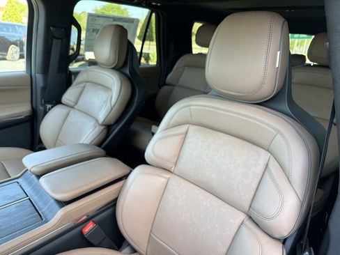 New 2026 Lincoln Navigator L Black Label AWD/4WD image 13