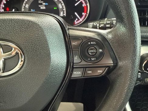 Used 2025 Toyota RAV4 XLE FWD image 20
