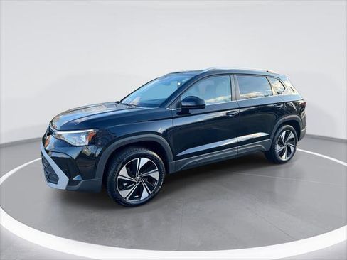 Used 2025 Volkswagen Taos SE AWD/4WD image 1