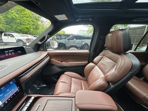Used 2025 Lincoln Navigator Reserve AWD/4WD image 26