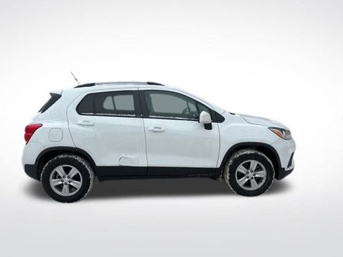 Used 2022 Chevrolet Trax LT w/ LT Convenience Package image 6