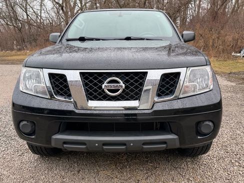 Used 2019 Nissan Frontier SV image 3